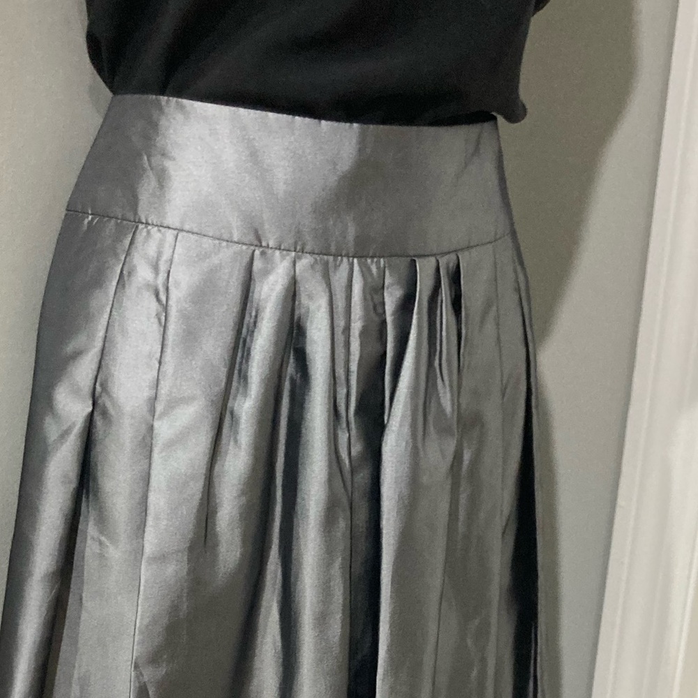Classic High-Waist Silver Midi Skirt - Picture 3 of 8